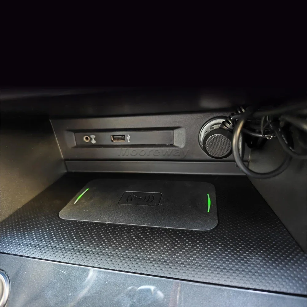 15 W-os autós vezeték nélküli töltő VW Tiguan MK2 Tharu Allspace 2017-2021 töltőpadhoz Gyors töltésű telefontartó tartozékok belső Kép 0