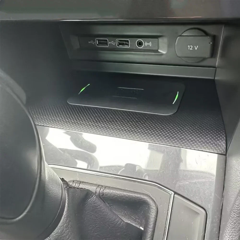 15 W-os autós vezeték nélküli töltő VW Tiguan MK2 Tharu Allspace 2017-2021 töltőpadhoz Gyors töltésű telefontartó tartozékok belső Kép 1