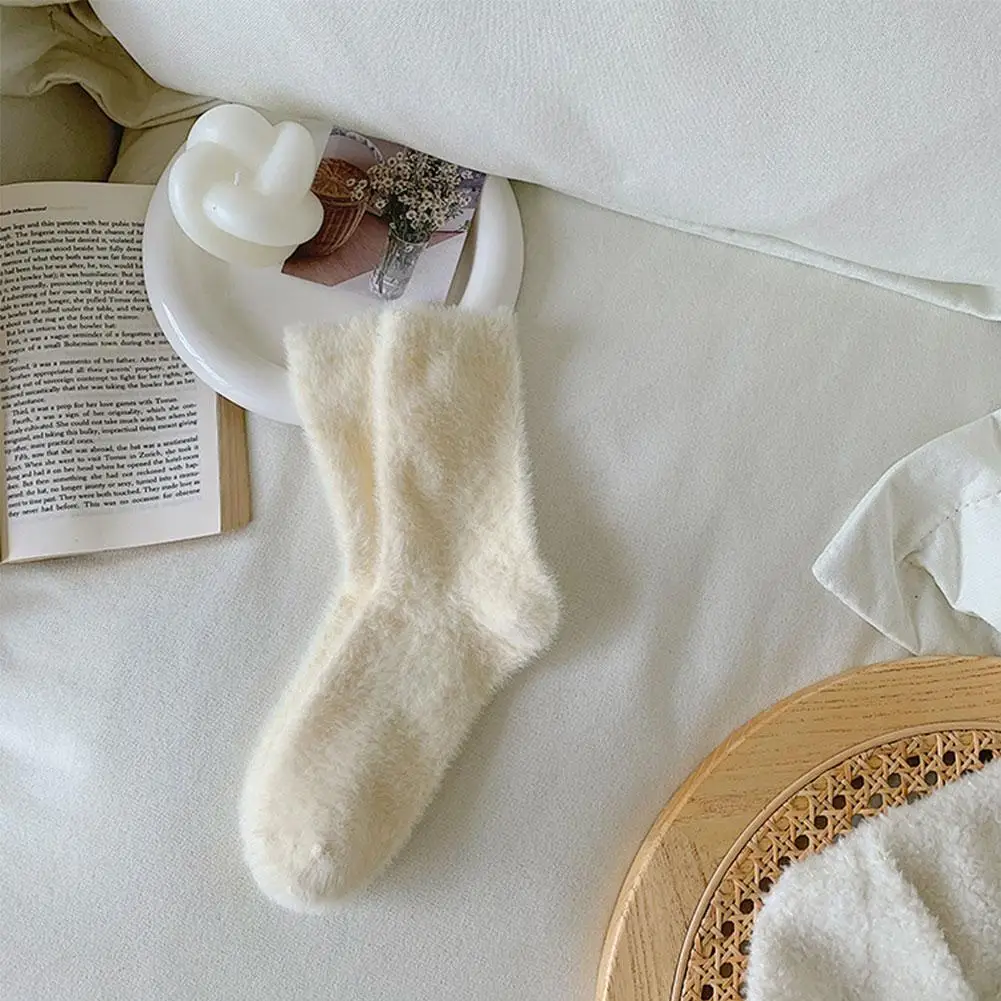 Szuper puha zokni Őszi és téli zokni nőknek Egyszínű Vastagabb plüss zokni Kezdőlap Alvó padló Kawaii közepes csöves zokni Kép 2
