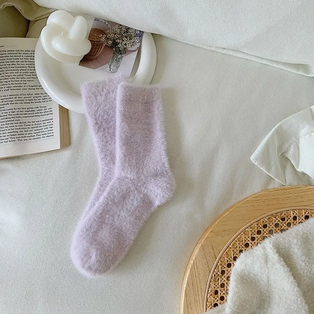 Szuper puha zokni Őszi és téli zokni nőknek Egyszínű Vastagabb plüss zokni Kezdőlap Alvó padló Kawaii közepes csöves zokni Kép 4