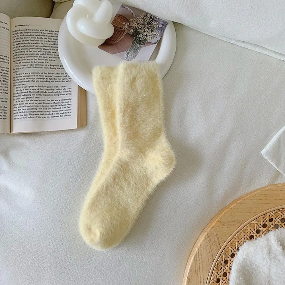 Szuper puha zokni Őszi és téli zokni nőknek Egyszínű Vastagabb plüss zokni Kezdőlap Alvó padló Kawaii közepes csöves zokni Kép 5